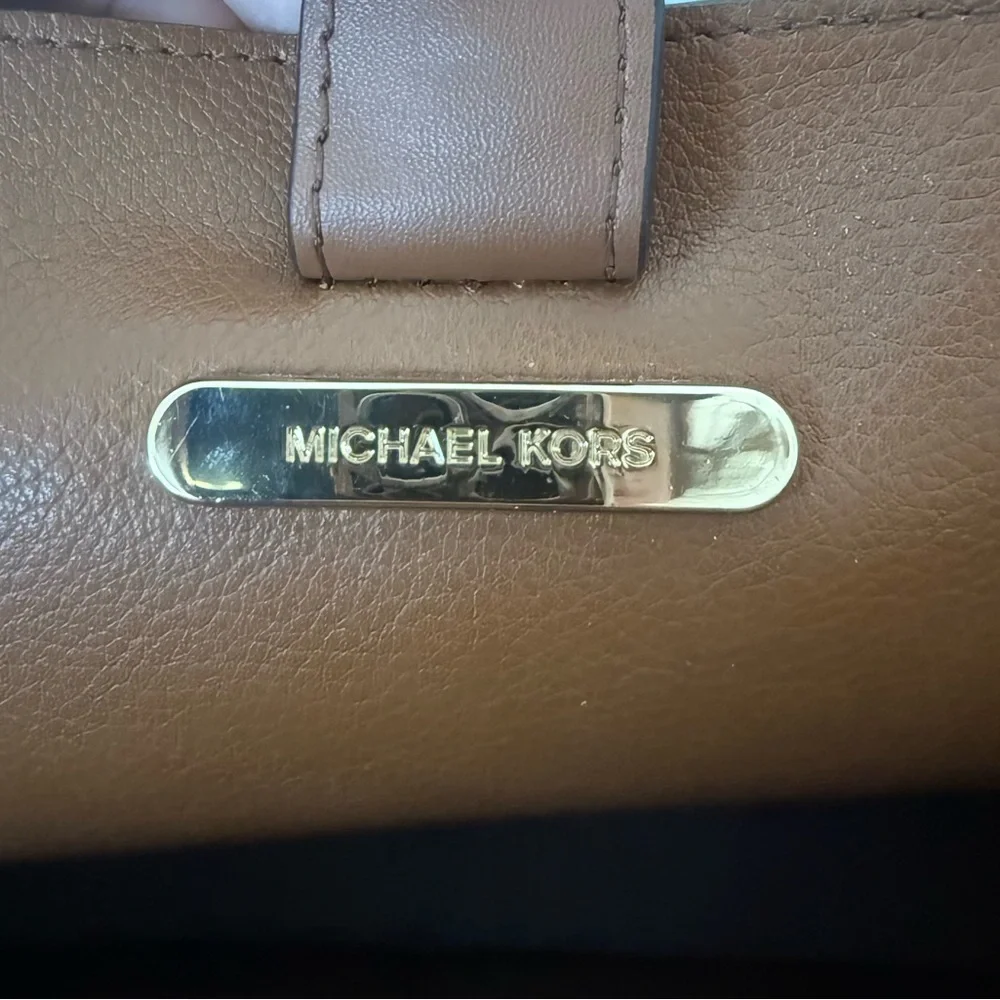 Michael Kors Mel Logo Tote Bag - Picture 12 of 13